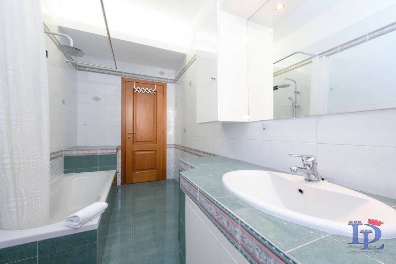 Desenzanoloft Official Partner Marriott Homes & Villas - Charming On The Lake Front Lake Desenzano del Garda Ngoại thất bức ảnh